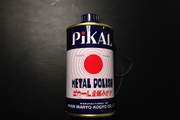 Polishing with Pikal metal polish